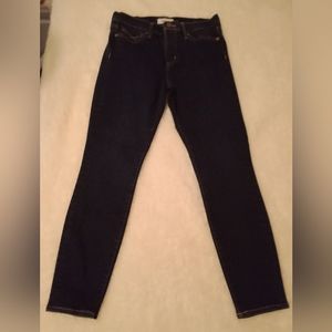 REVTOWN JEANS. 28x25. 9.5" rise
